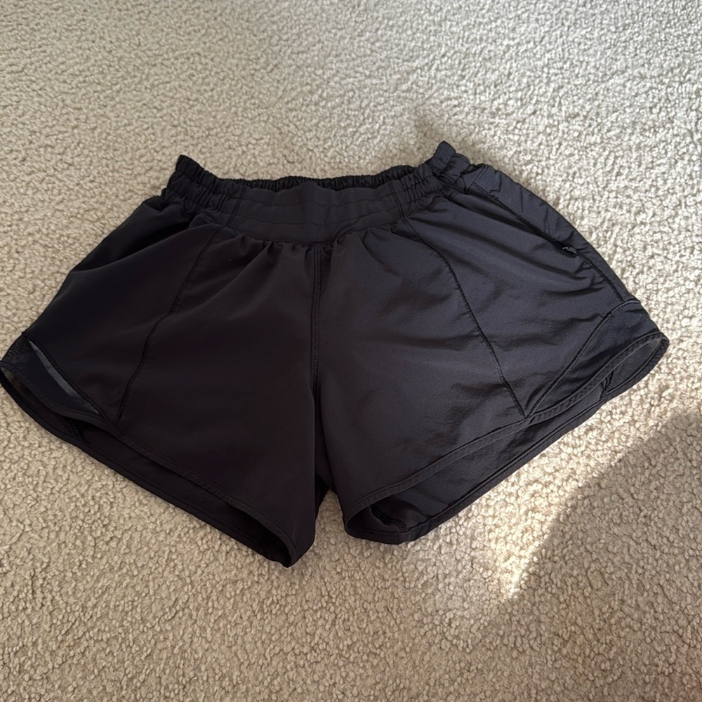 Lululemon Black Hotty hots LR 4”